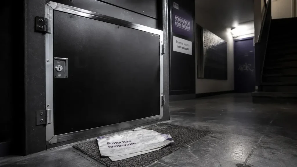Bien vacant : louer, acheter ou blinder une porte anti squat ?